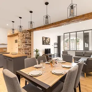 design-et-charme-face-a-la-saone.hotels-rhonealpes.com/